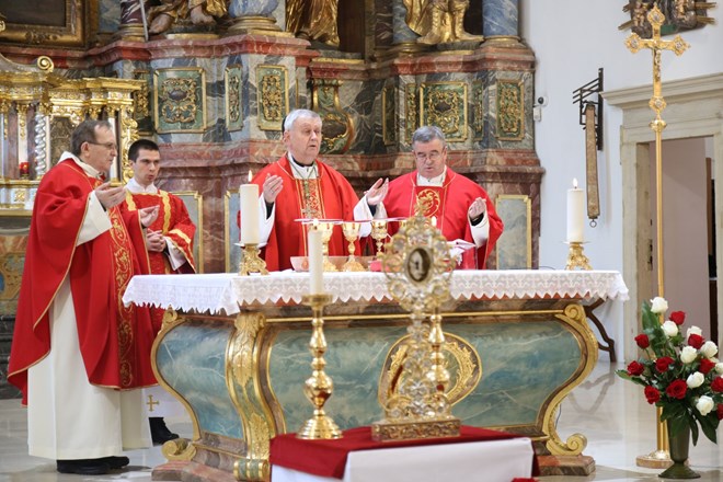 Blagdan blaženog Alojzija Stepinca svečano proslavljen svećeničkim susretom i svetom misom u varaždinskoj katedrali